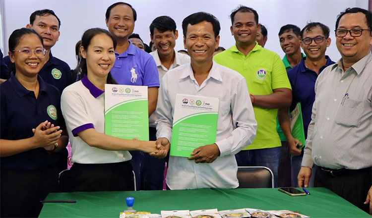 Spice farmers sign supply contracts with enterprises under MoC project